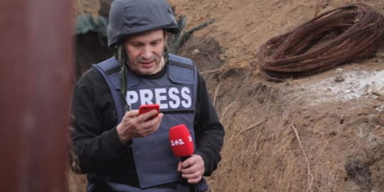 ჩერნიგოვში ოკუპანტებმა ჟურნალისტებსა და მშვიდობიან მოქალაქეებს ცეცხლი გაუხსნეს – დაჭრილია უკრაინელი ჟურნალისტი